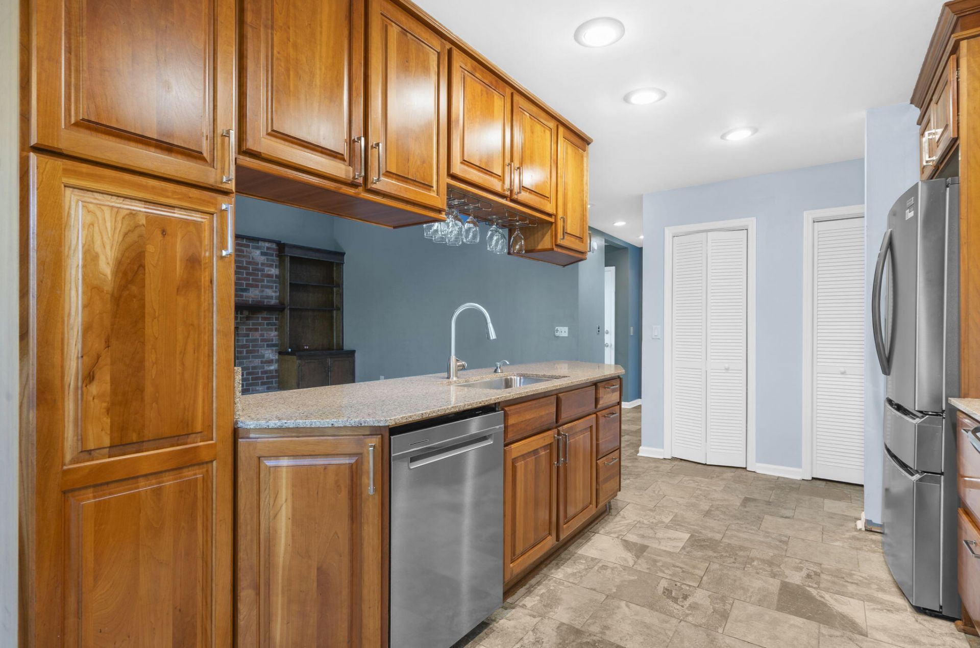 132 Knightsbridge Drive Photo 13