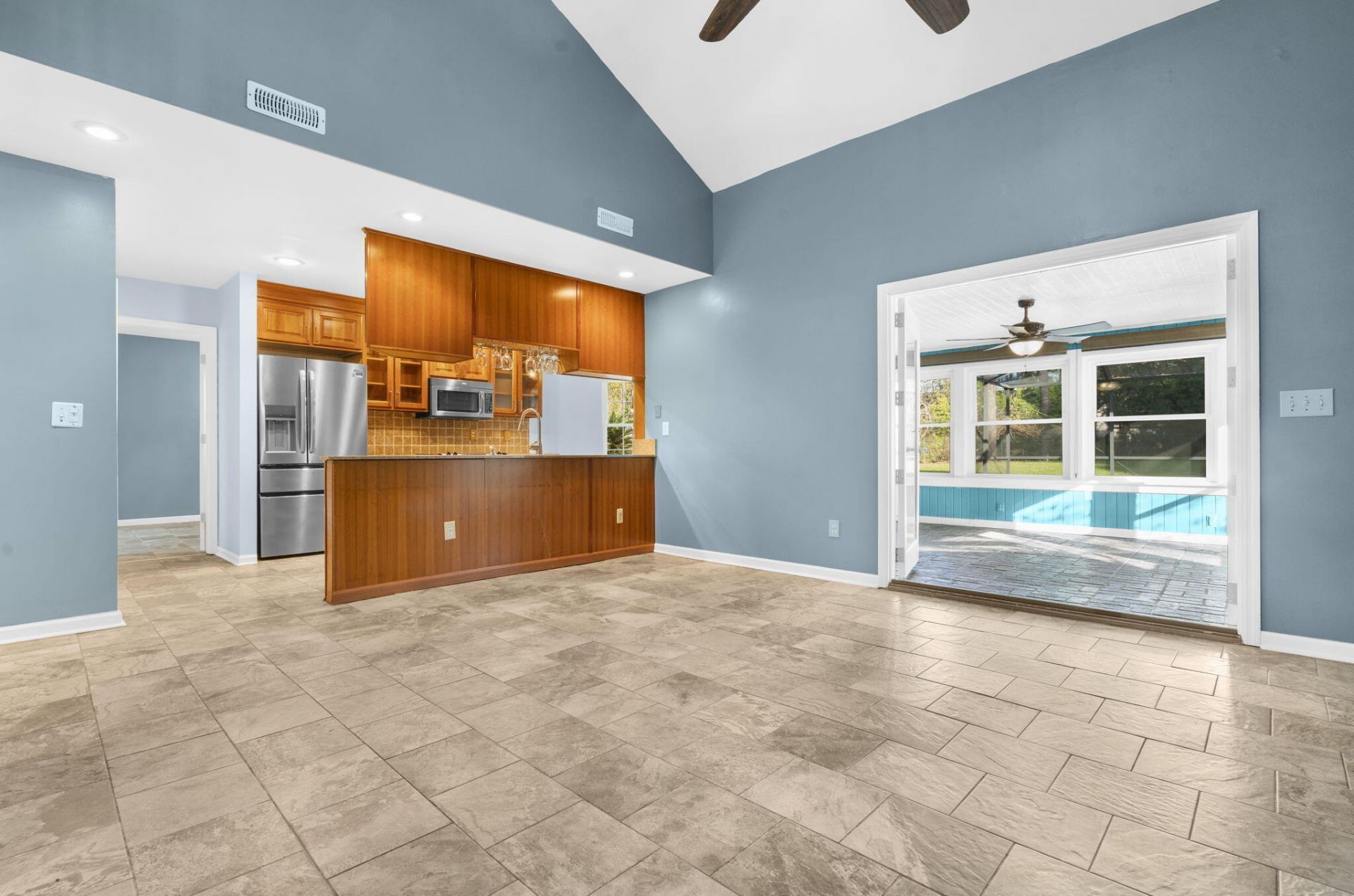 132 Knightsbridge Drive Photo 15