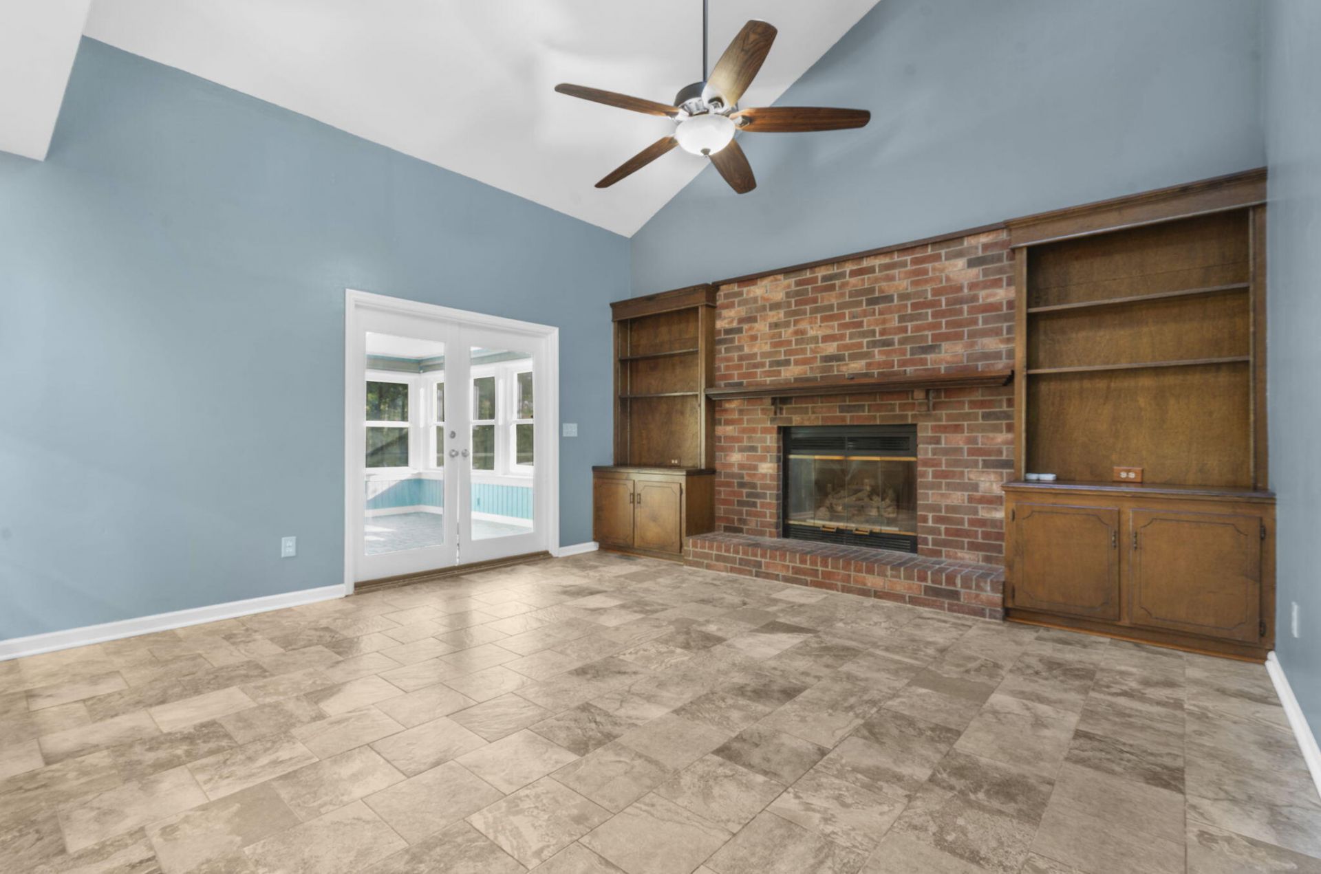 132 Knightsbridge Drive Photo 16