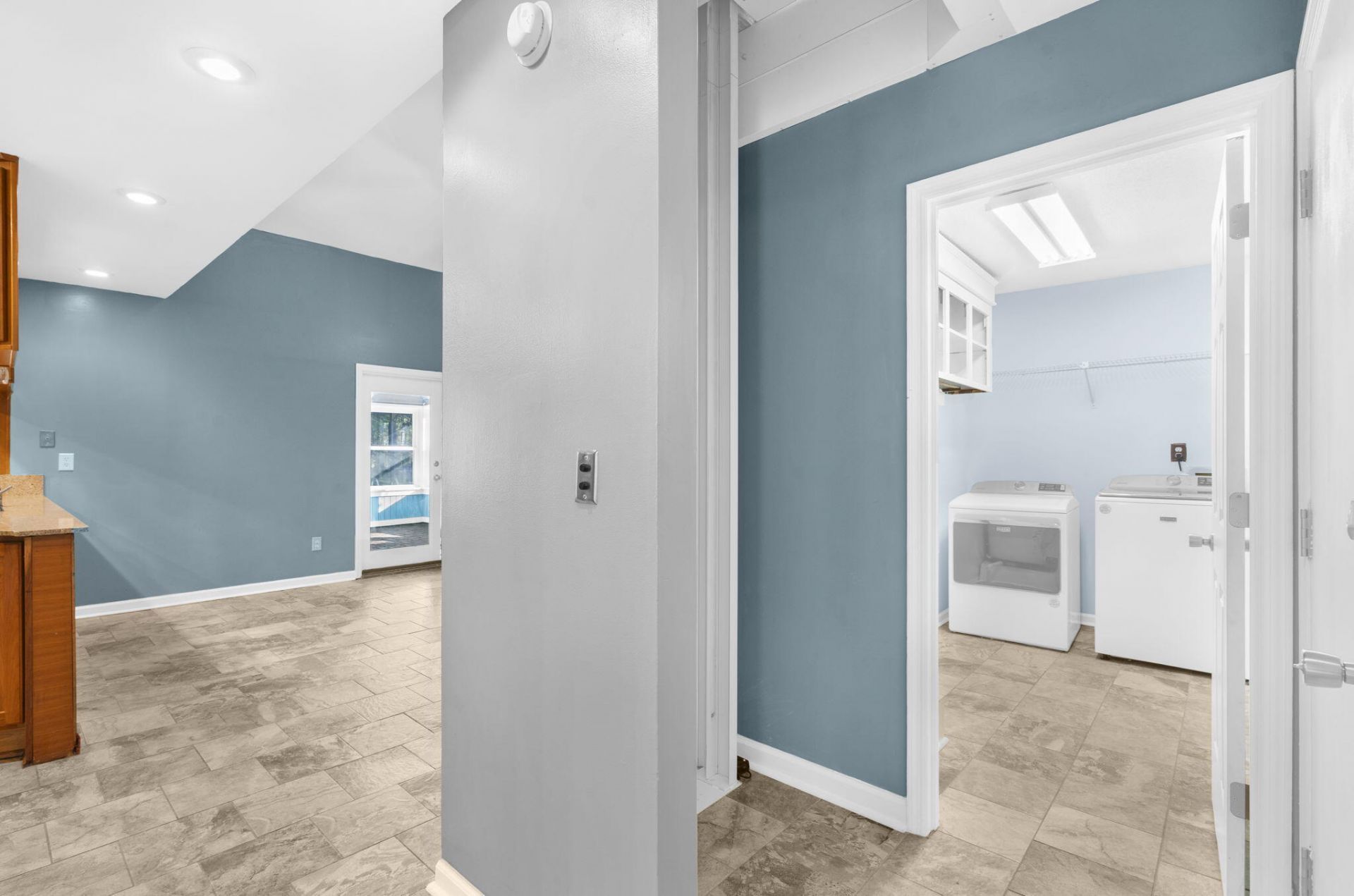 132 Knightsbridge Drive Photo 19