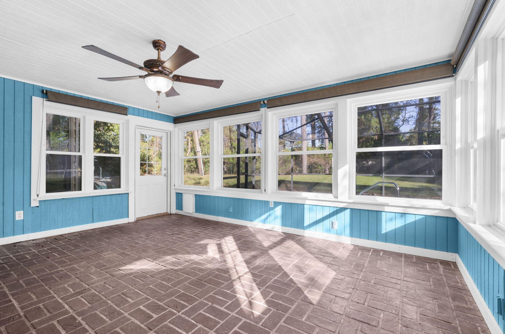 132 Knightsbridge Drive Photo 29