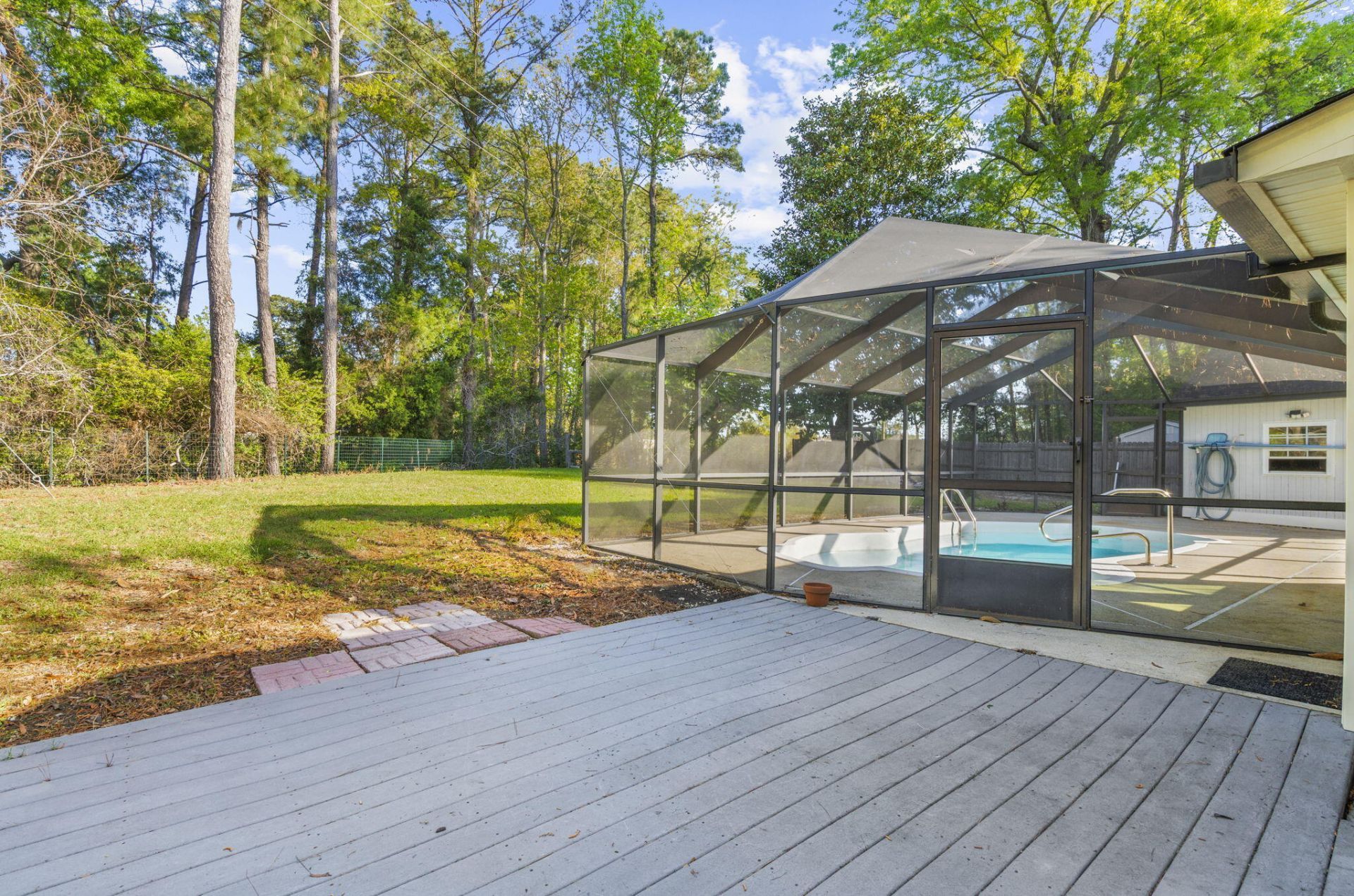 132 Knightsbridge Drive Photo 31