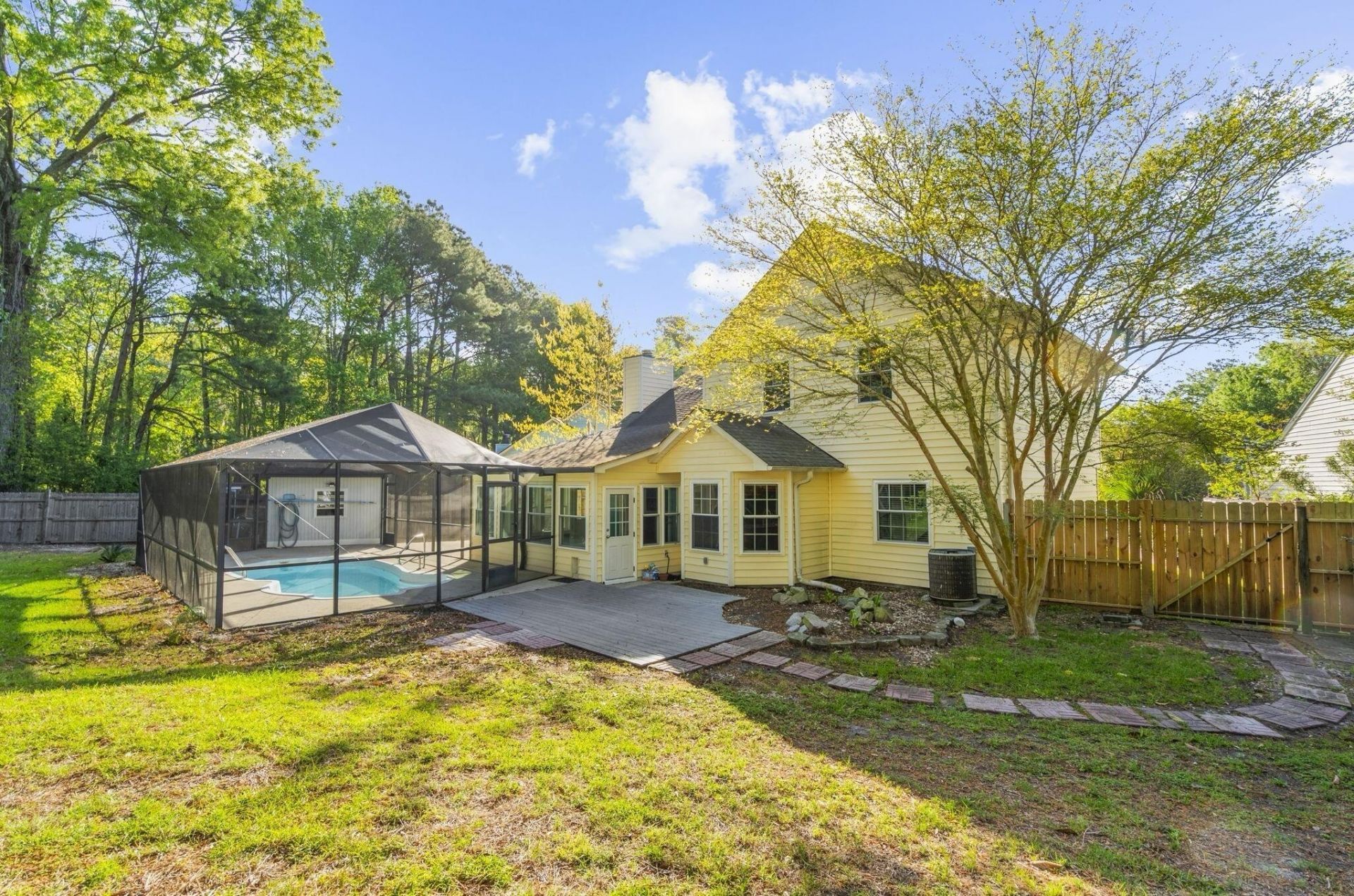 132 Knightsbridge Drive Photo 38