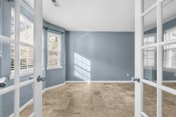 132 Knightsbridge Drive photo 4