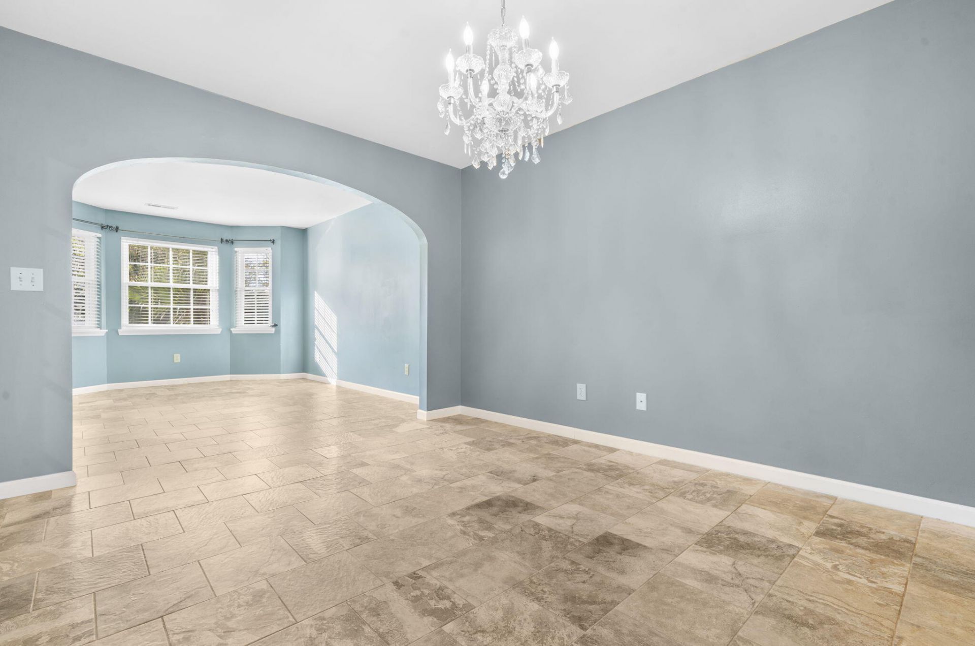 132 Knightsbridge Drive Photo 9