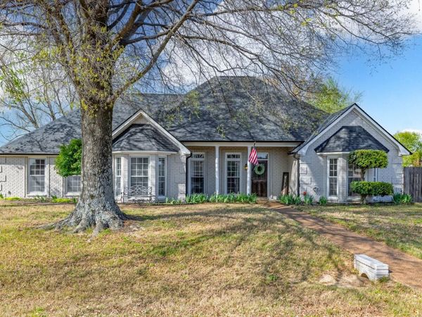 8906 PEMBROKE ELLIS DR, Bartlett, TN 38133