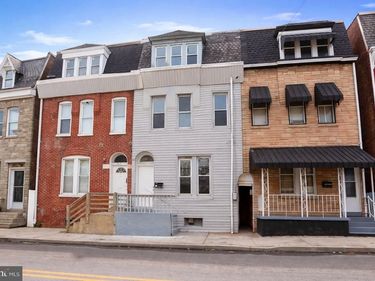 250 E COLLEGE AVENUE, YORK, PA 17403
