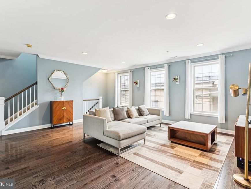 109 Surgeon General Court, Philadelphia, PA 19146 Main Photo