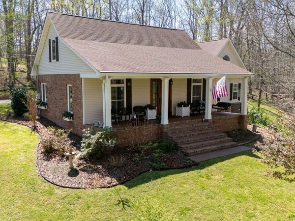 1423 Deerwood Drive, Burns, TN 37029