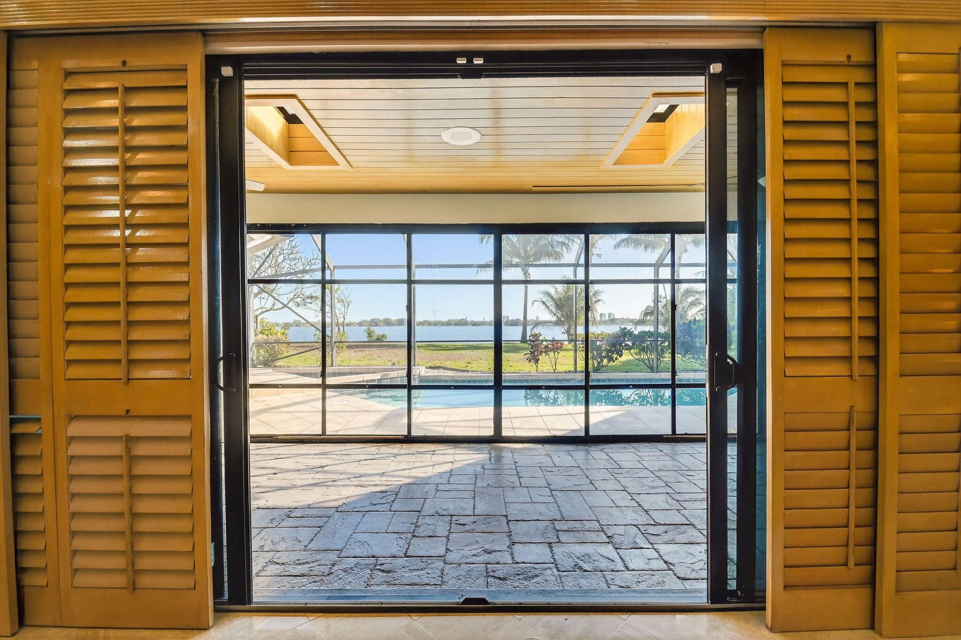 2410 Embassy Drive, West Palm Beach, FL 33401 Photo