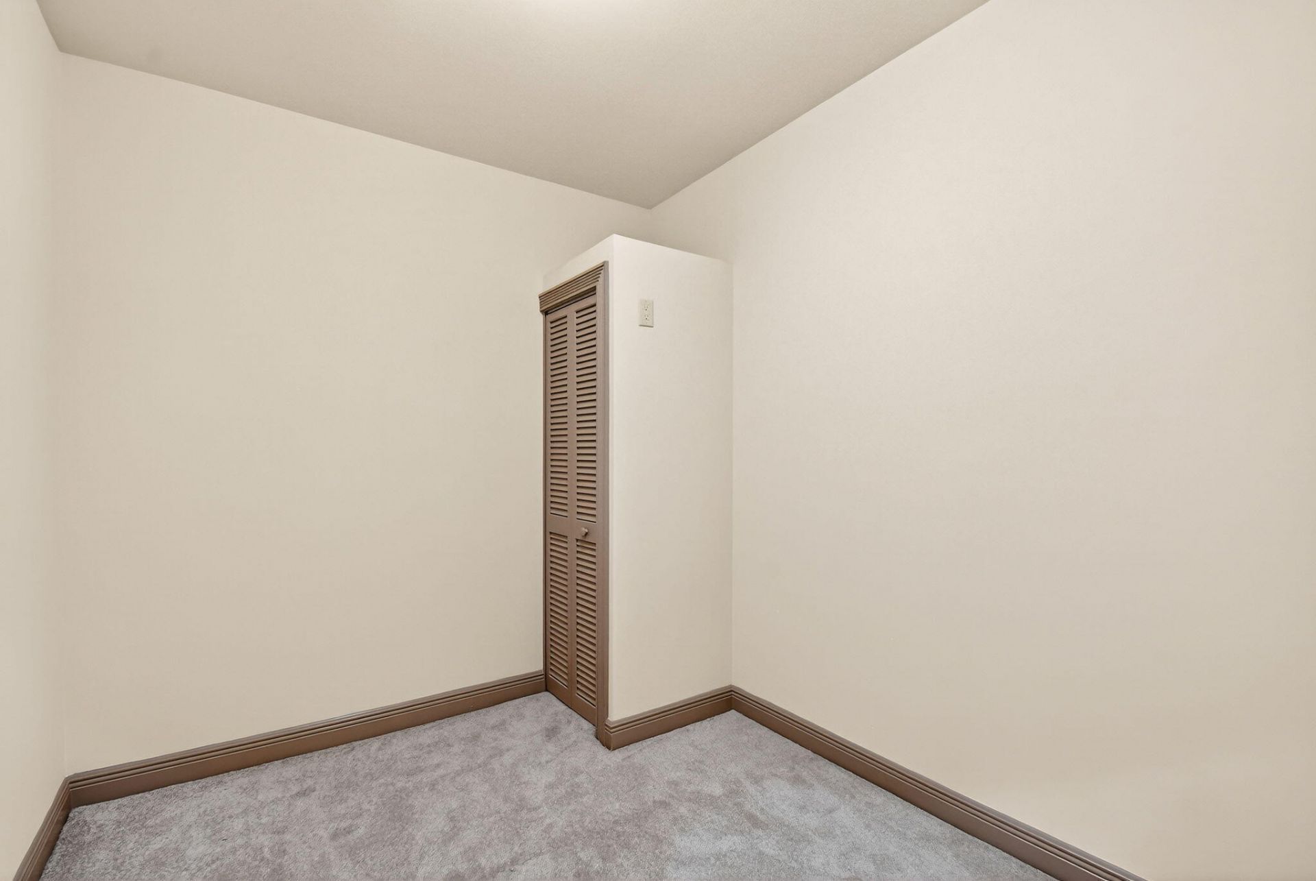 2410 Embassy Drive, West Palm Beach, FL 33401 Photo