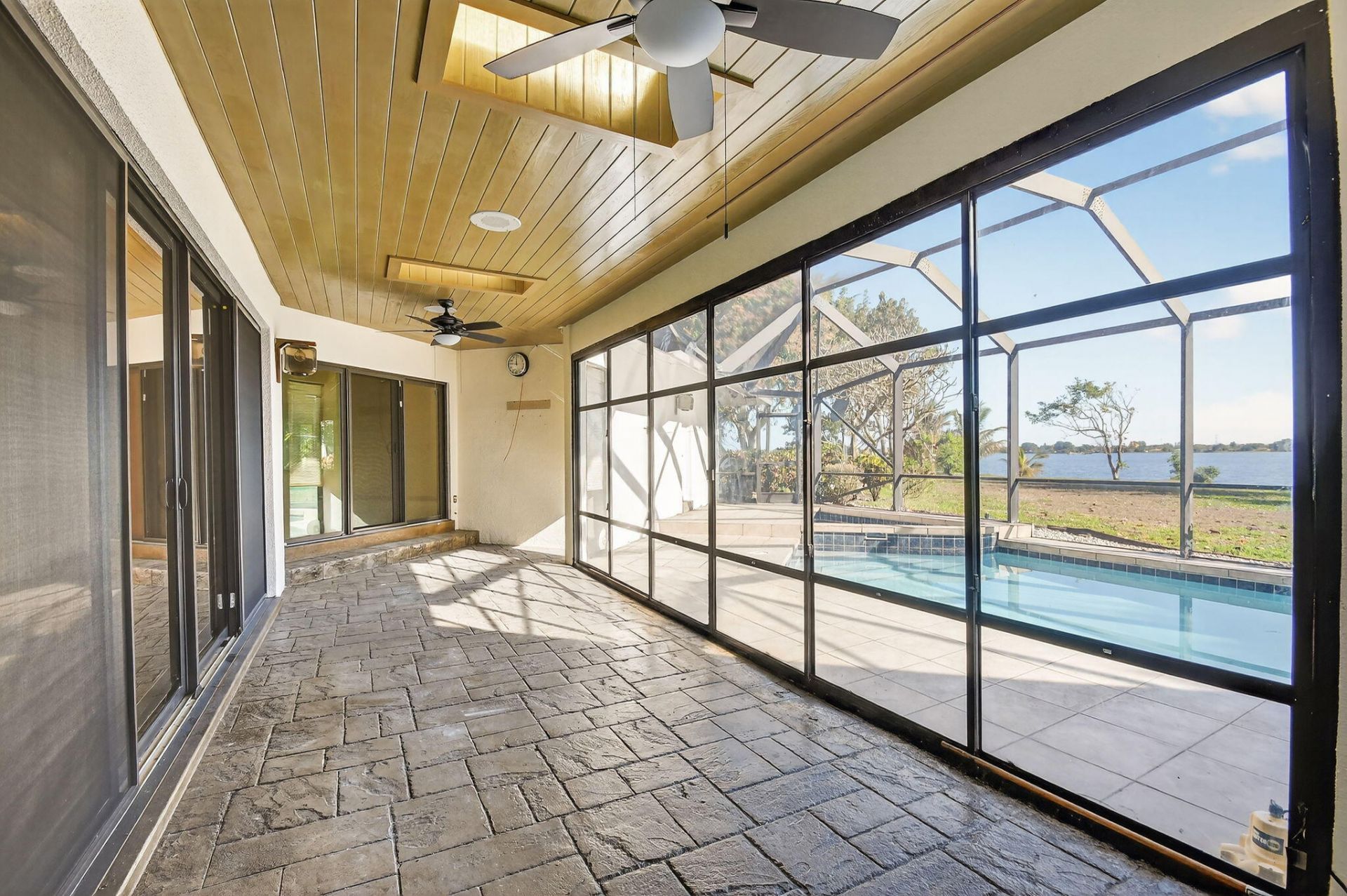 2410 Embassy Drive, West Palm Beach, FL 33401 Photo