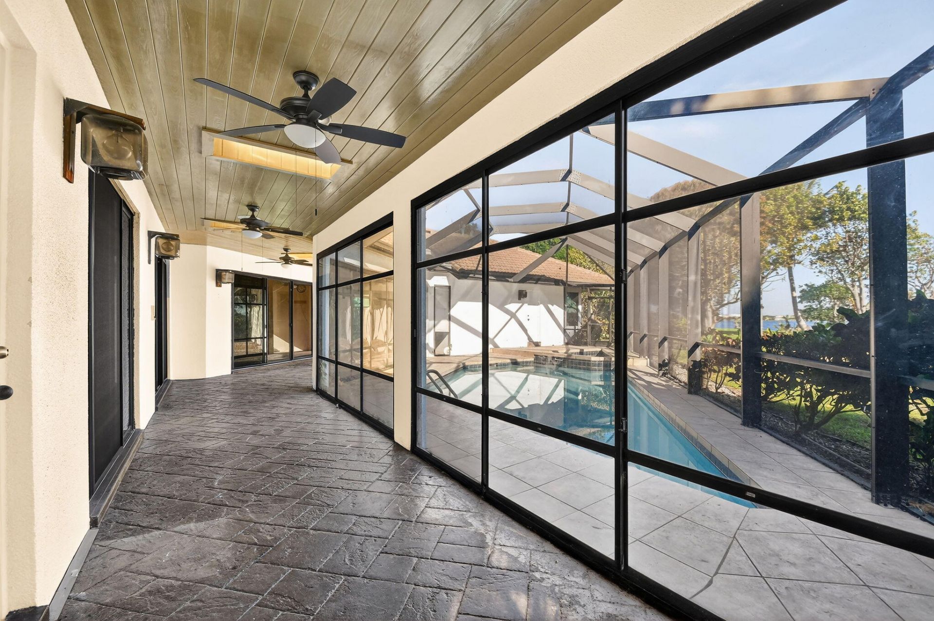 2410 Embassy Drive, West Palm Beach, FL 33401 Photo