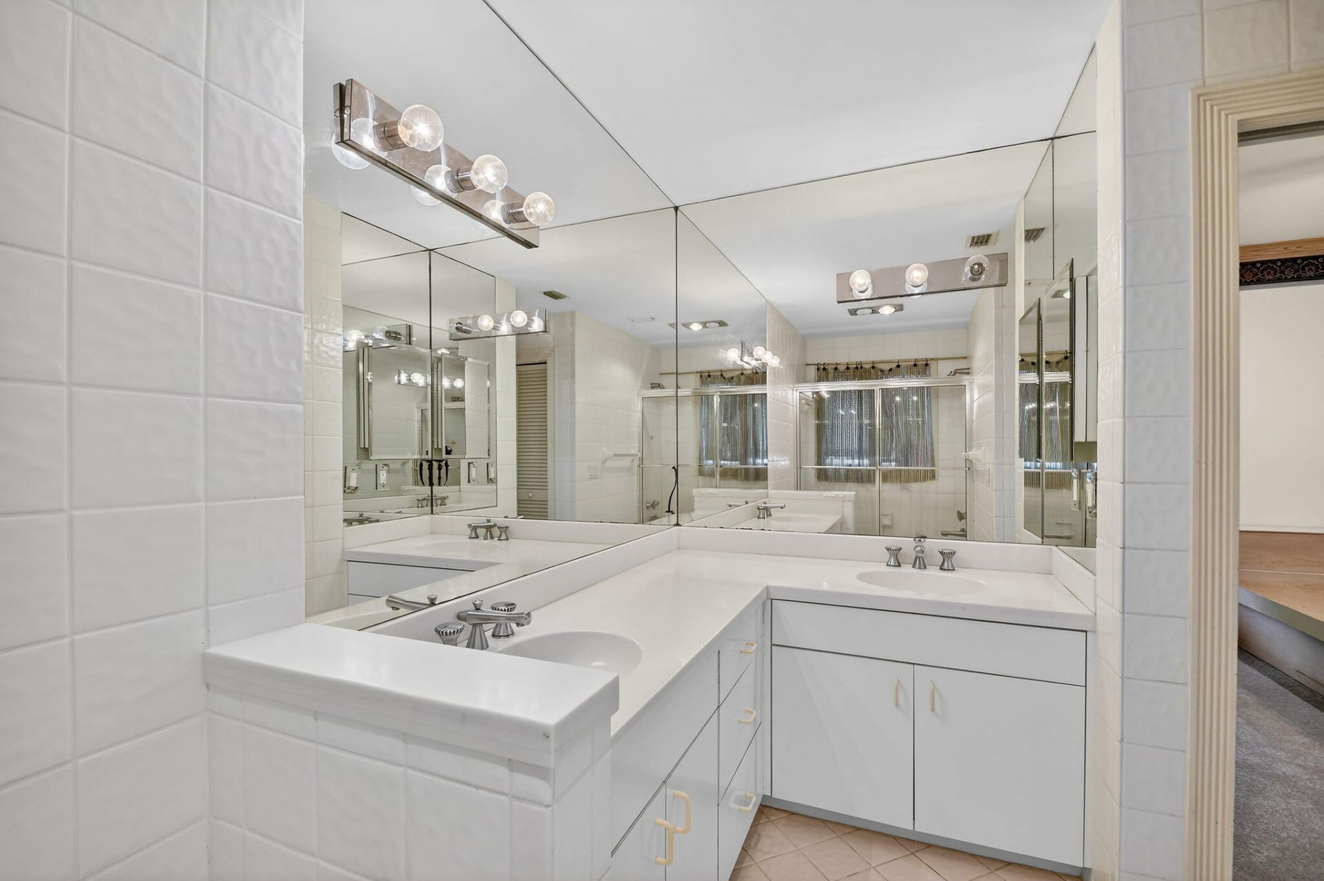 2410 Embassy Drive, West Palm Beach, FL 33401 Photo