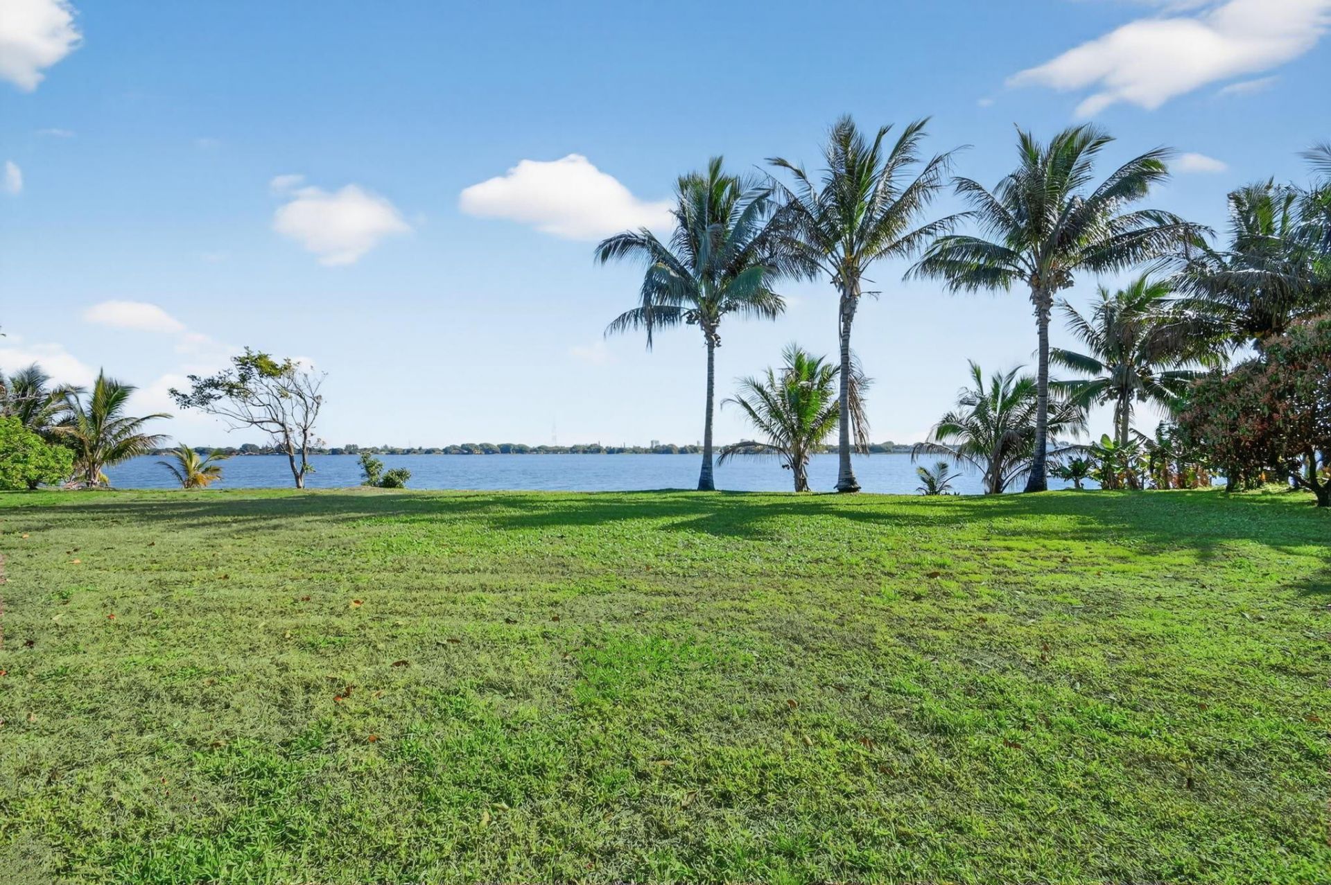 2410 Embassy Drive, West Palm Beach, FL 33401 Photo