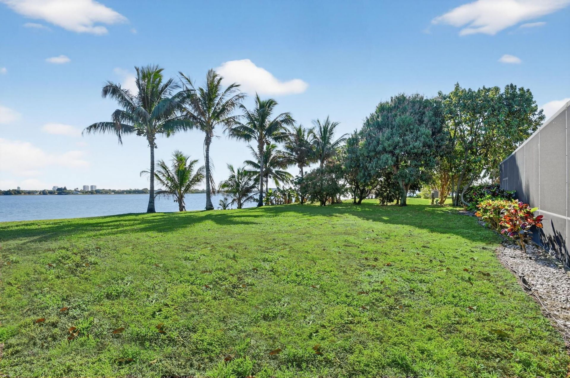 2410 Embassy Drive, West Palm Beach, FL 33401 Photo