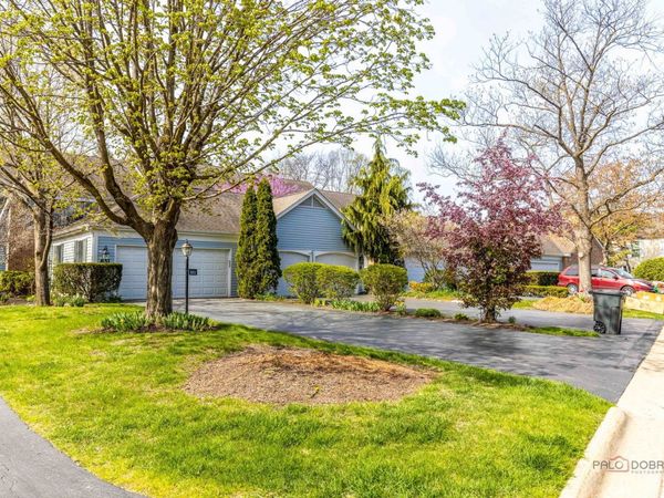 851 Sutton Court , Lincolnshire, IL 60069