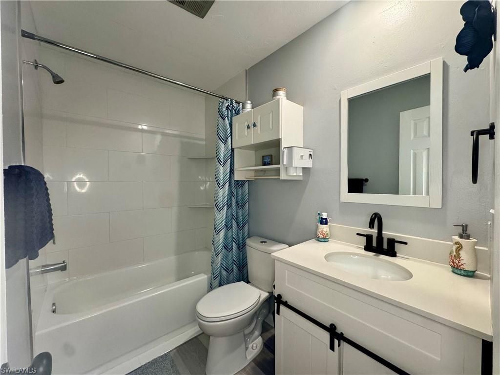8061 Country Rd, Unit 202, Fort Myers, FL 33919 Photo