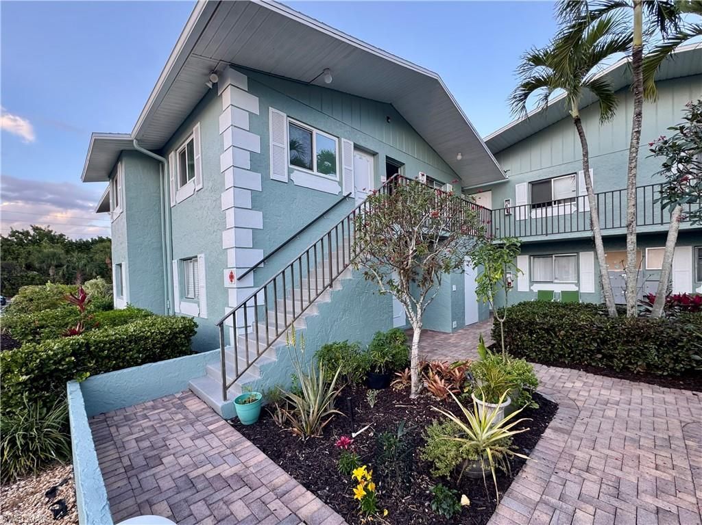 8061 Country Rd, Unit 202, Fort Myers, FL 33919 Photo