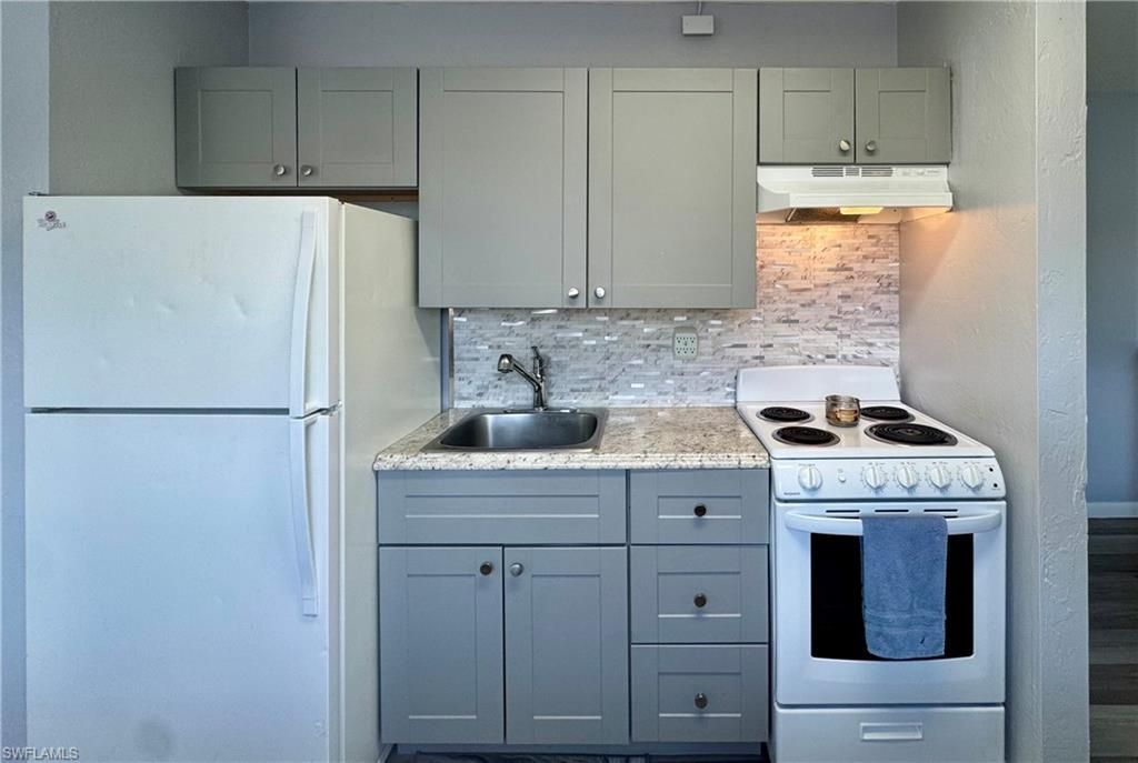 8061 Country Rd, Unit 202, Fort Myers, FL 33919 Photo