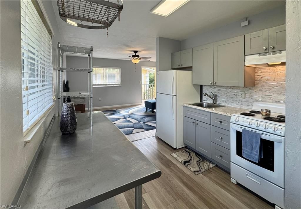 8061 Country Rd, Unit 202, Fort Myers, FL 33919 Photo