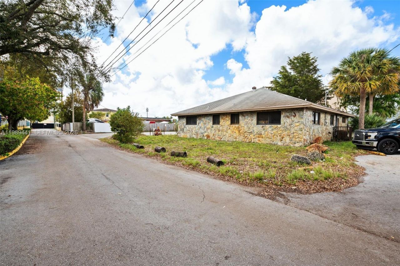 1178 NW 41st Ter, Lauderhill, FL 33313 Photo