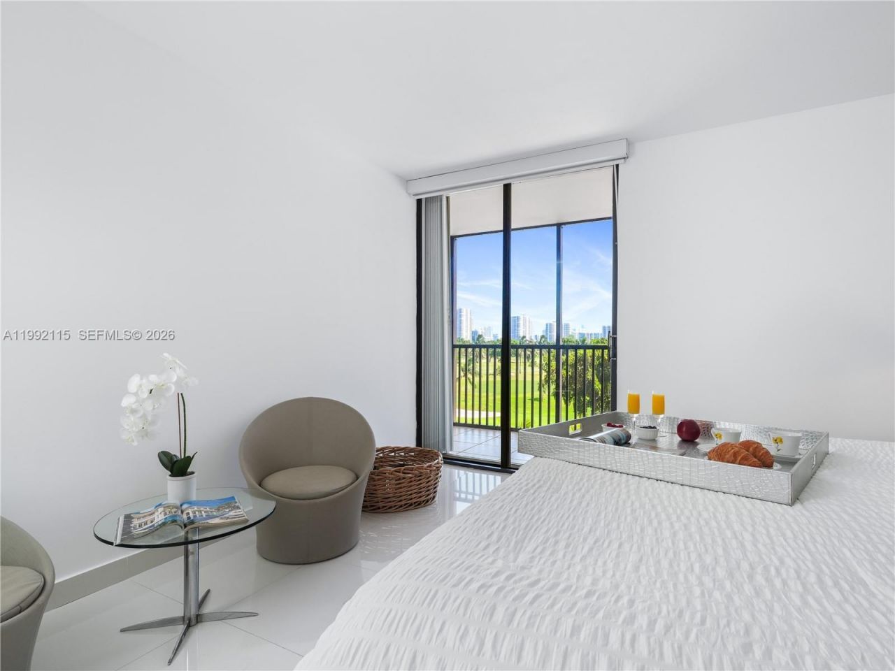 20379 W Country Club Dr , Unit 536, Aventura, FL 33180 Photo