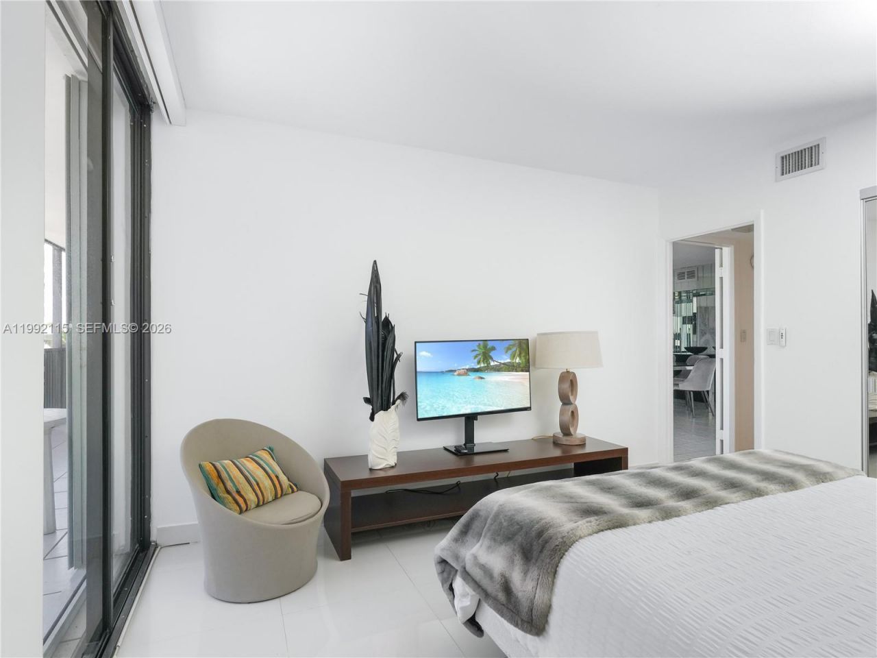 20379 W Country Club Dr , Unit 536, Aventura, FL 33180 Photo