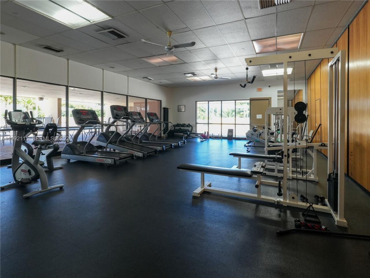 20379 W Country Club Dr , Unit 536, Aventura, FL 33180 Photo