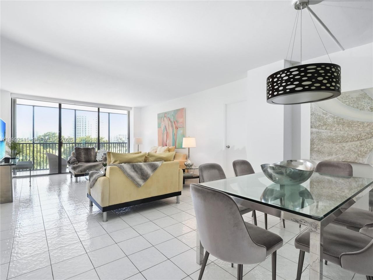 20379 W Country Club Dr , Unit 536, Aventura, FL 33180 Photo