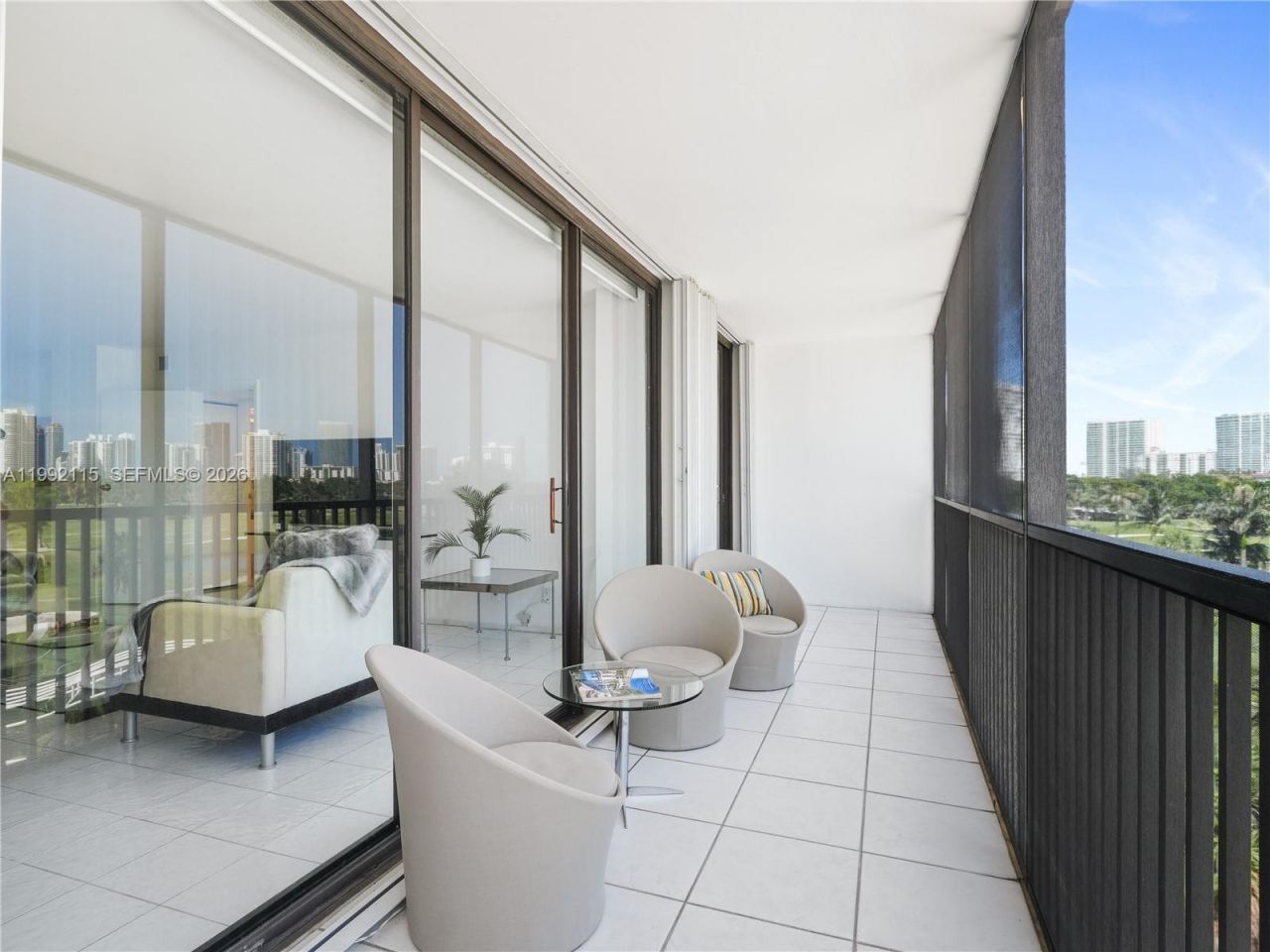 20379 W Country Club Dr , Unit 536, Aventura, FL 33180 Photo