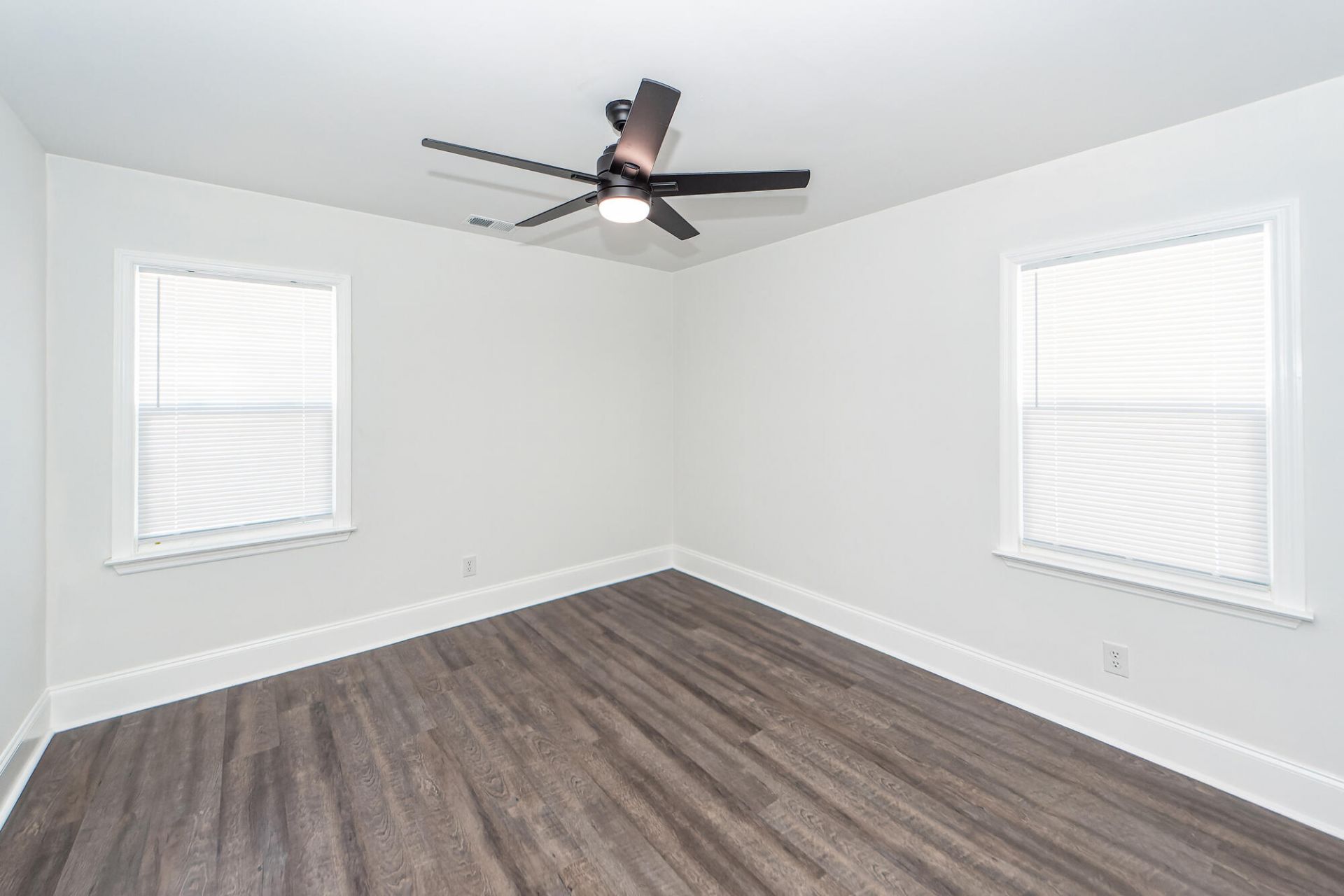 4742 Farmal Street Photo 20