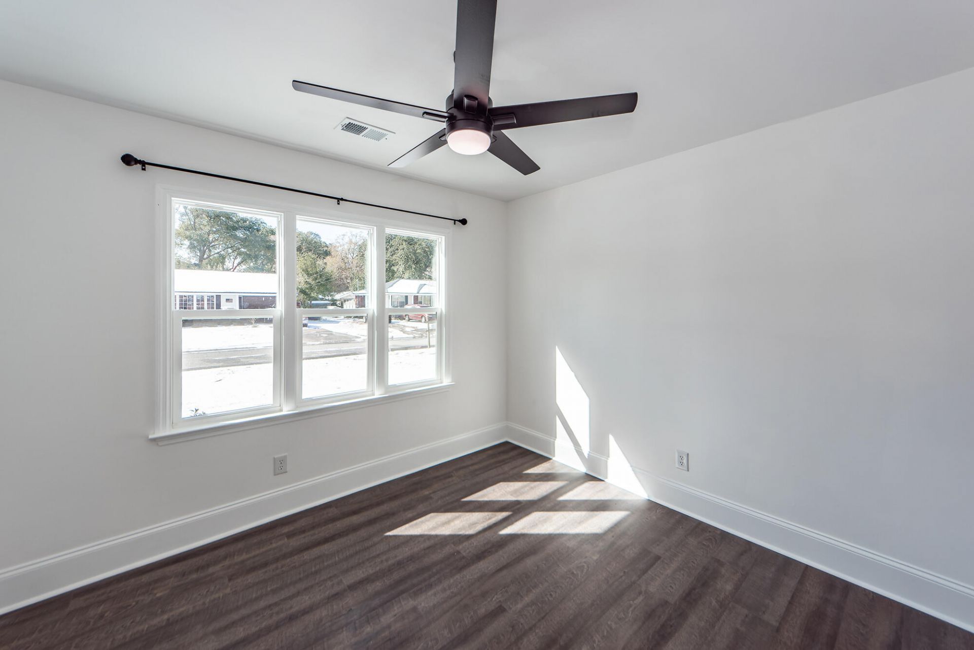 4742 Farmal Street Photo 26