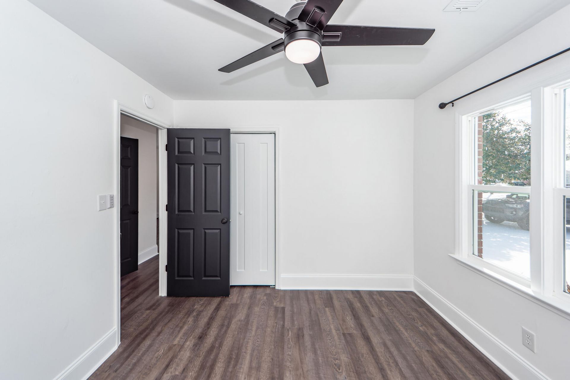 4742 Farmal Street Photo 28