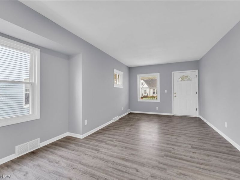 3203 Ingleside Drive, Parma, OH 44134 Photo 5