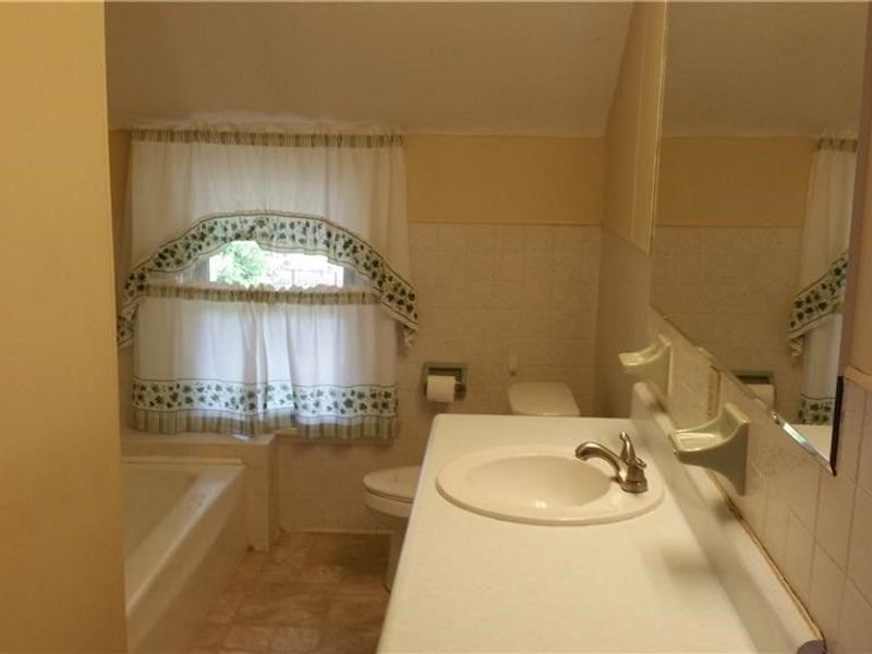 16117 E High Street, Middlefield, OH 44062 Photo 11