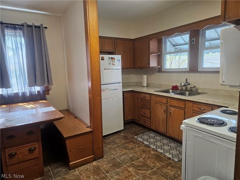 16117 E High Street, Middlefield, OH 44062 Photo 6