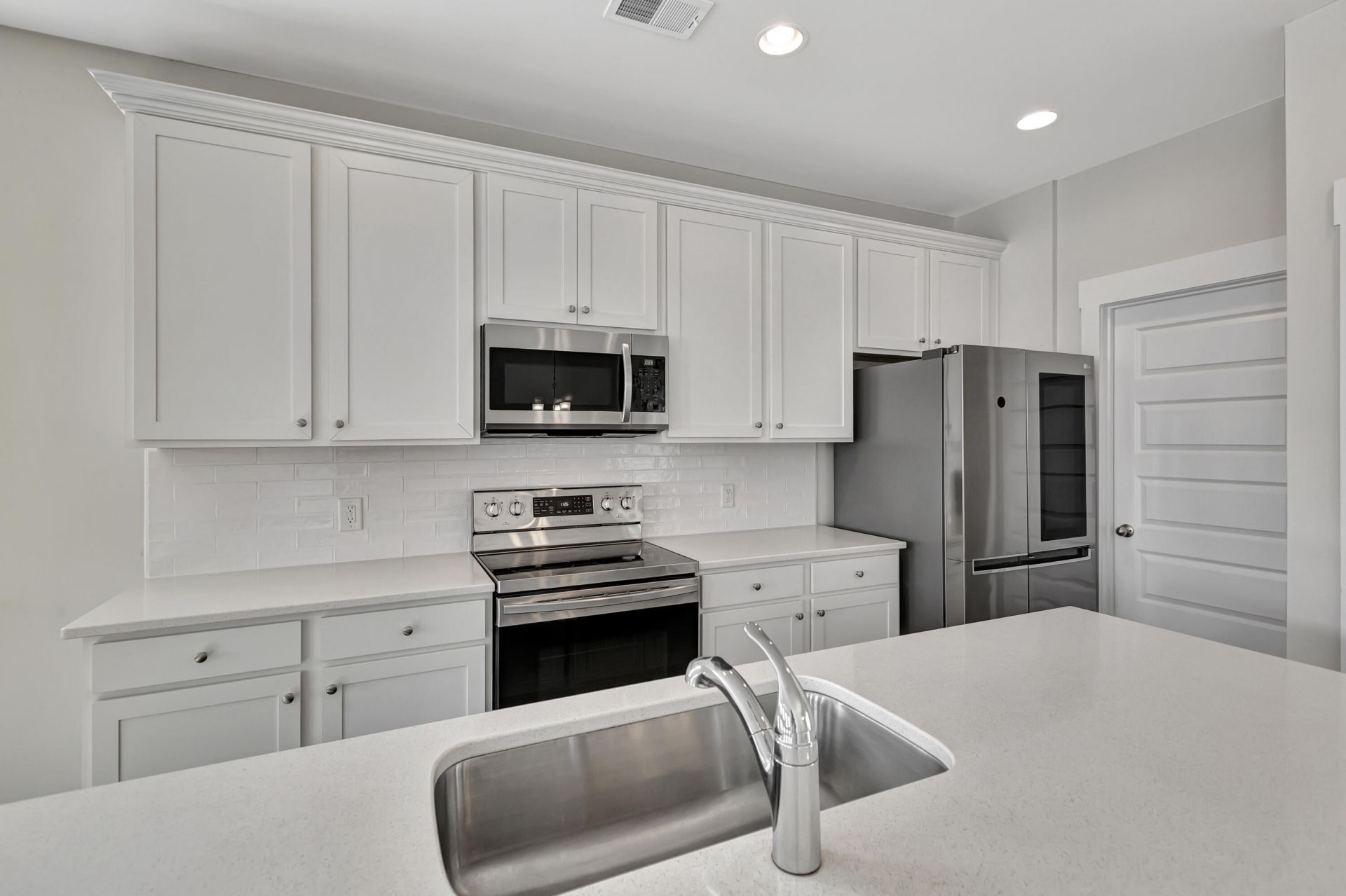 7811 Park Gate Drive Photo 11