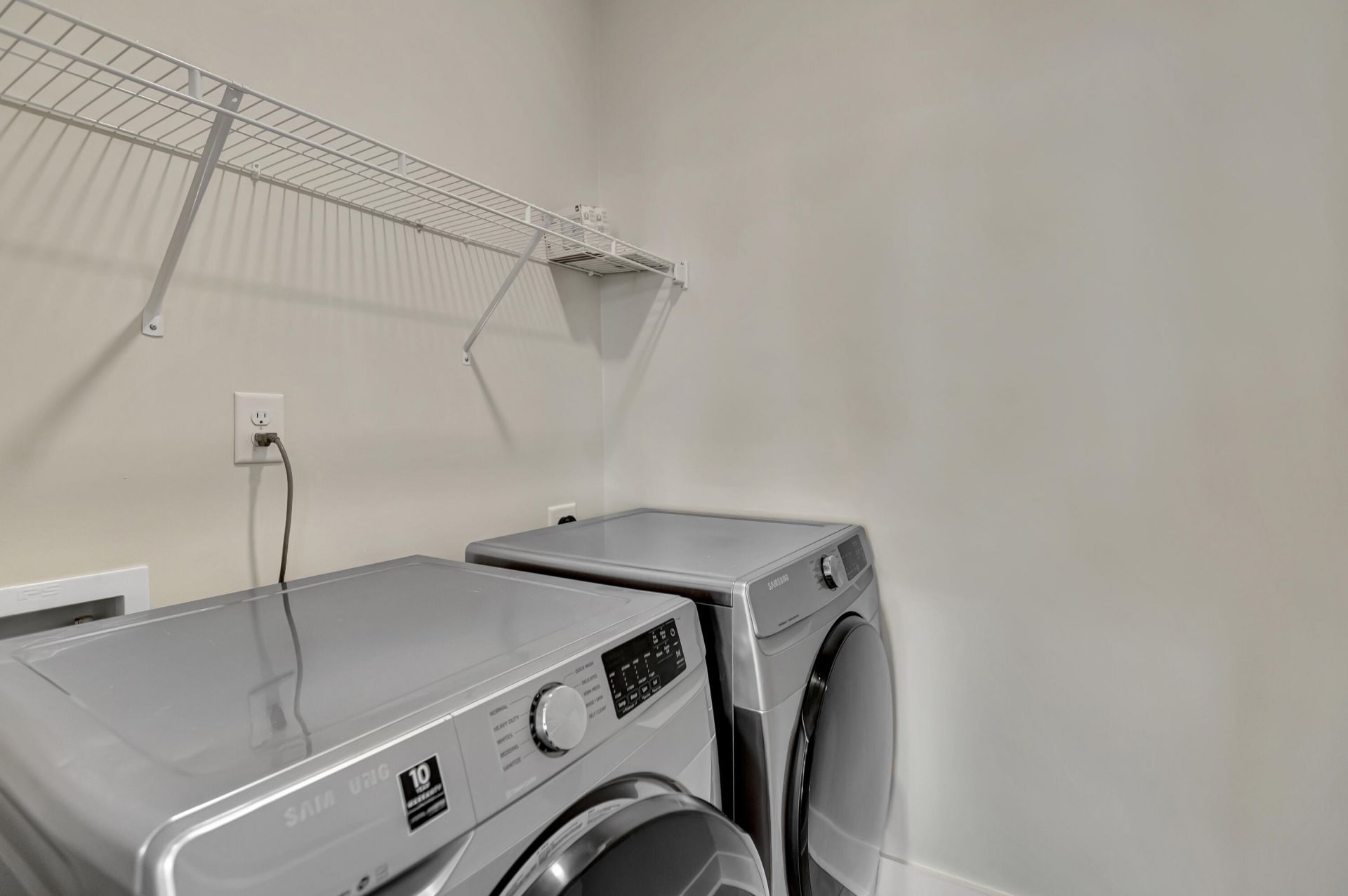 7811 Park Gate Drive Photo 12