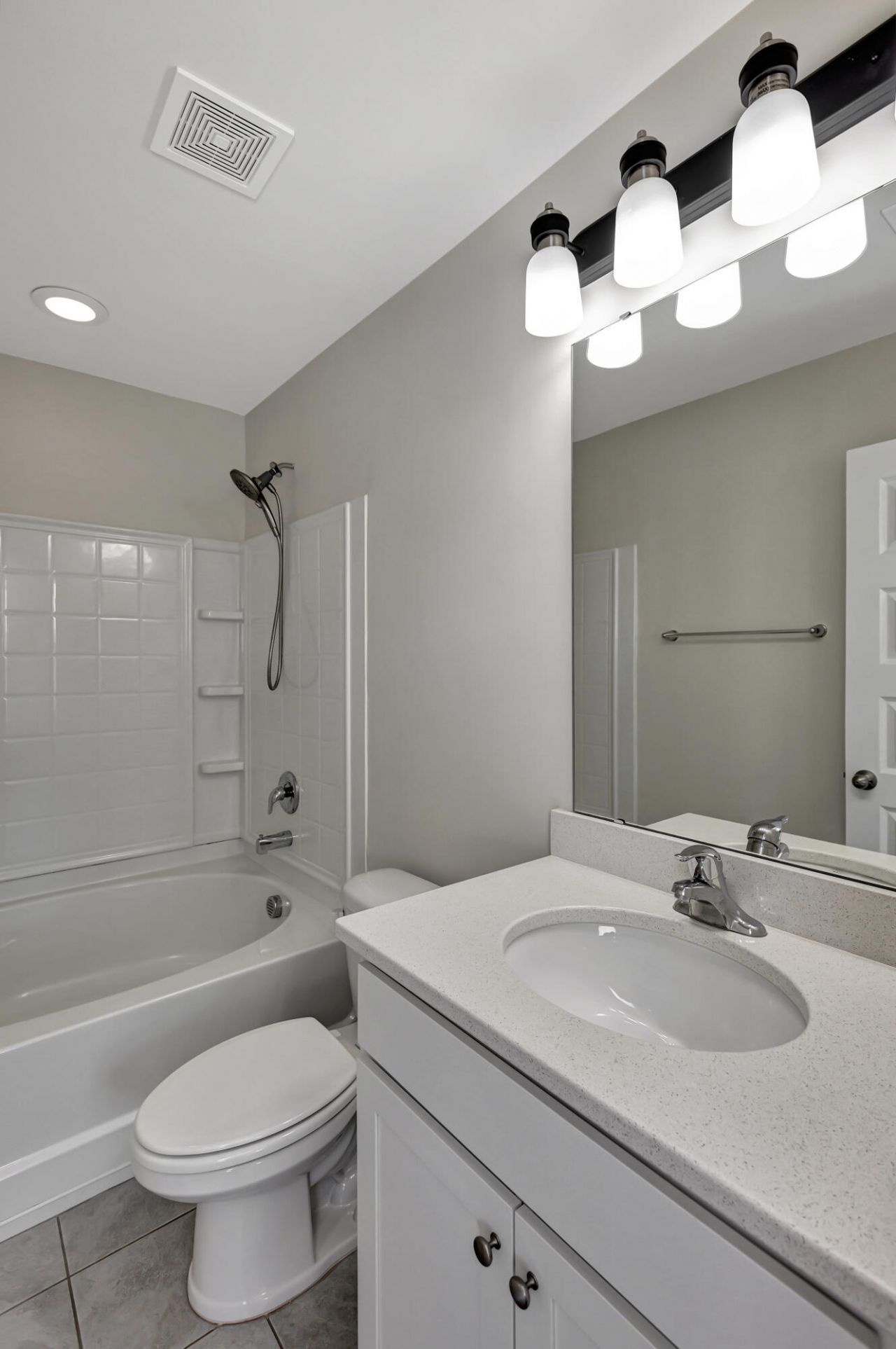 7811 Park Gate Drive Photo 13