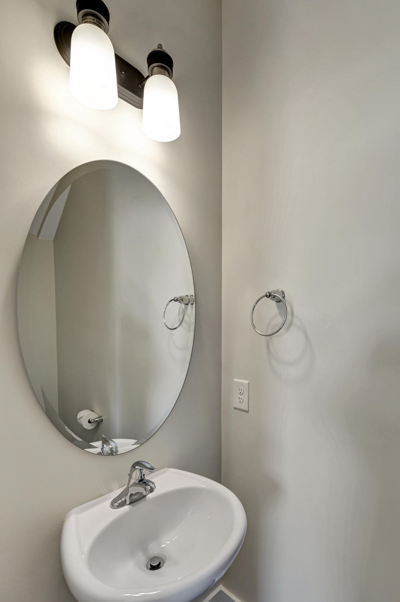 7811 Park Gate Drive Photo 15