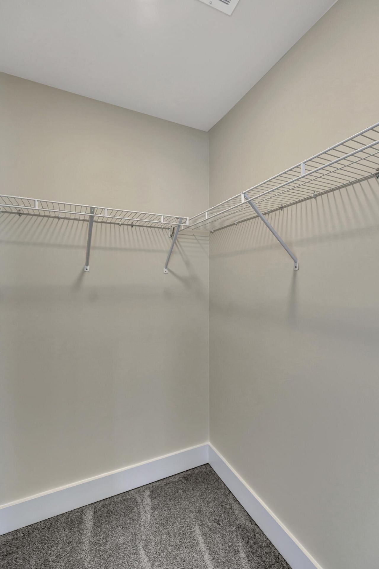 7811 Park Gate Drive Photo 15