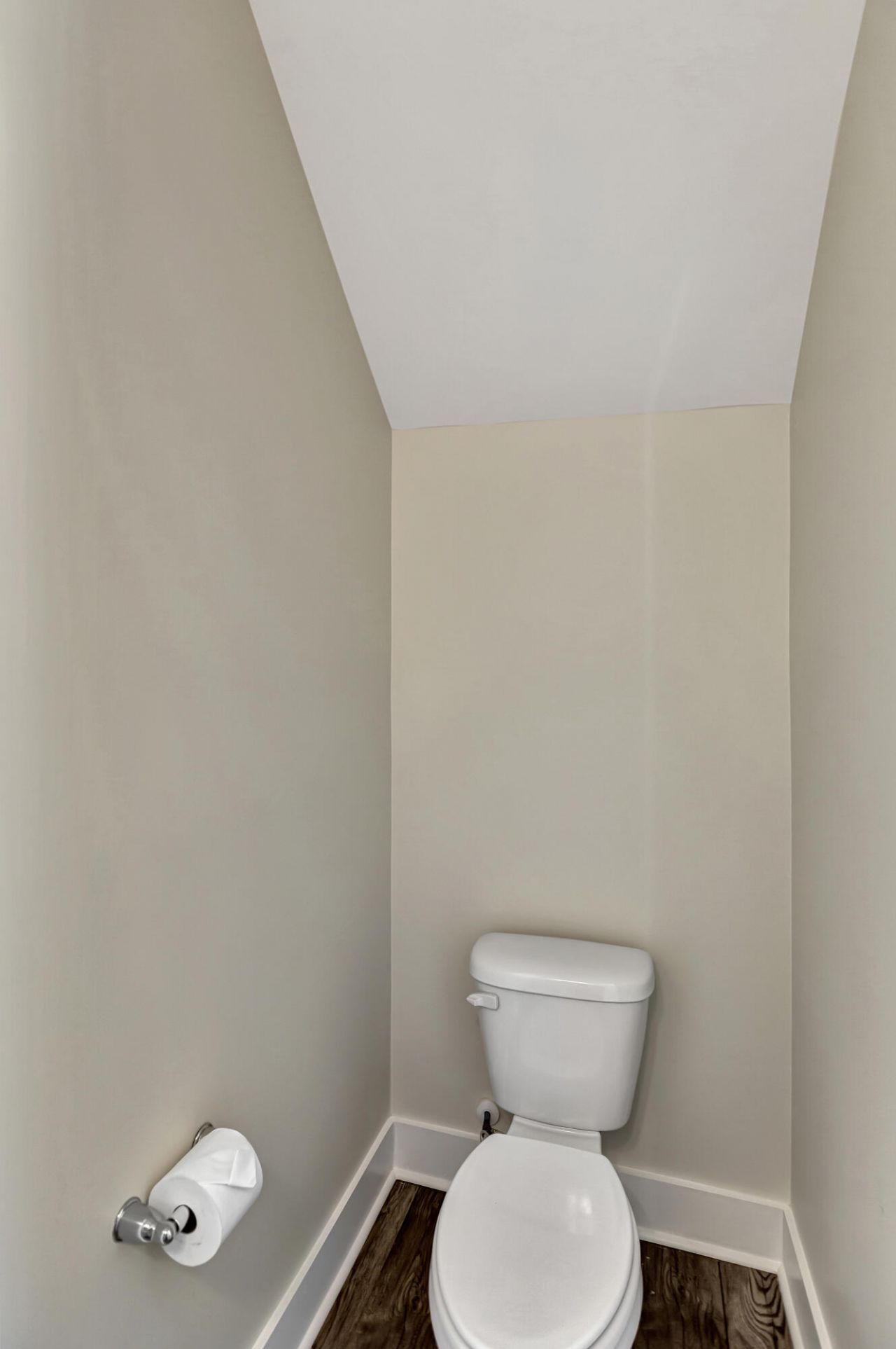 7811 Park Gate Drive Photo 16