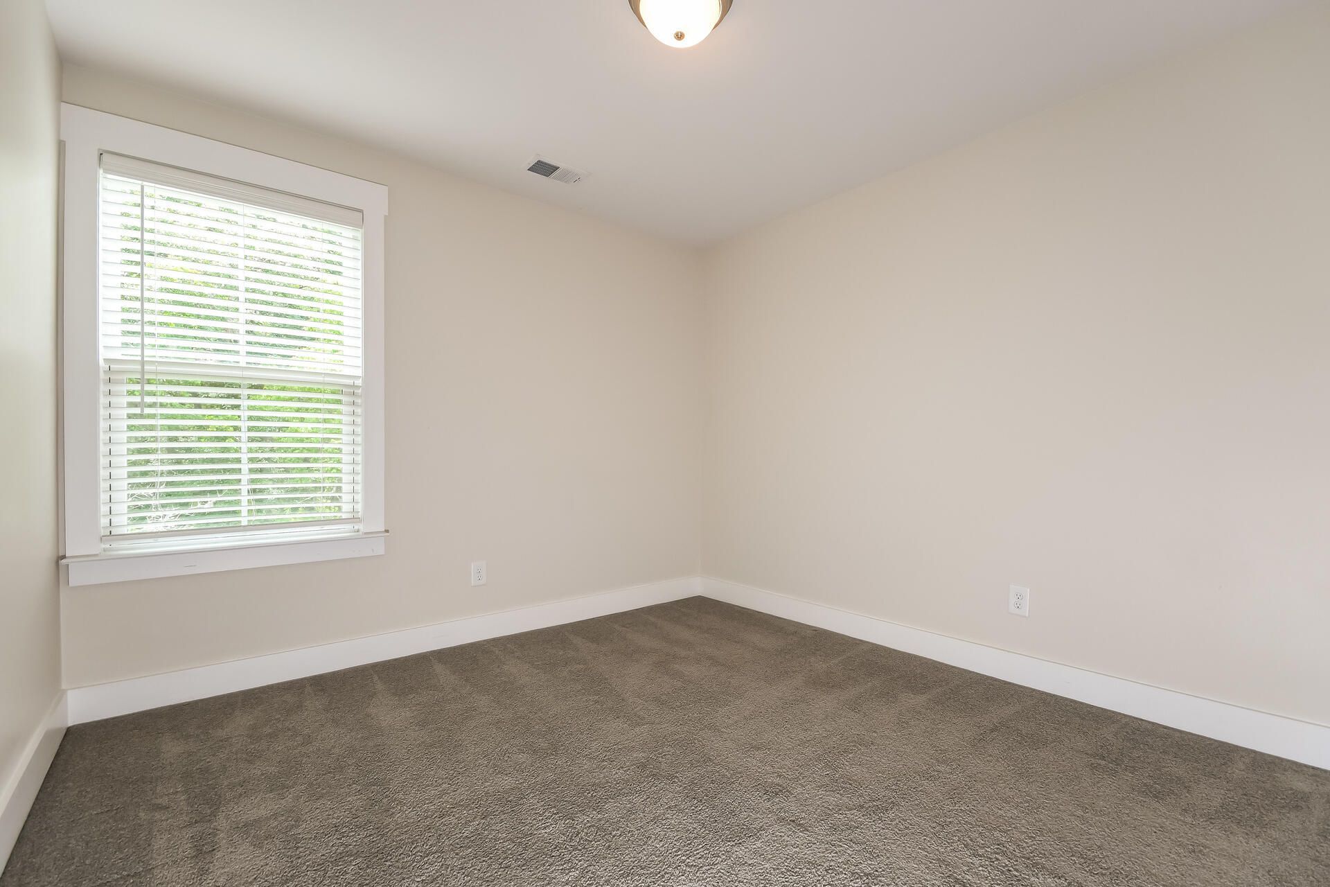 7811 Park Gate Drive Photo 18