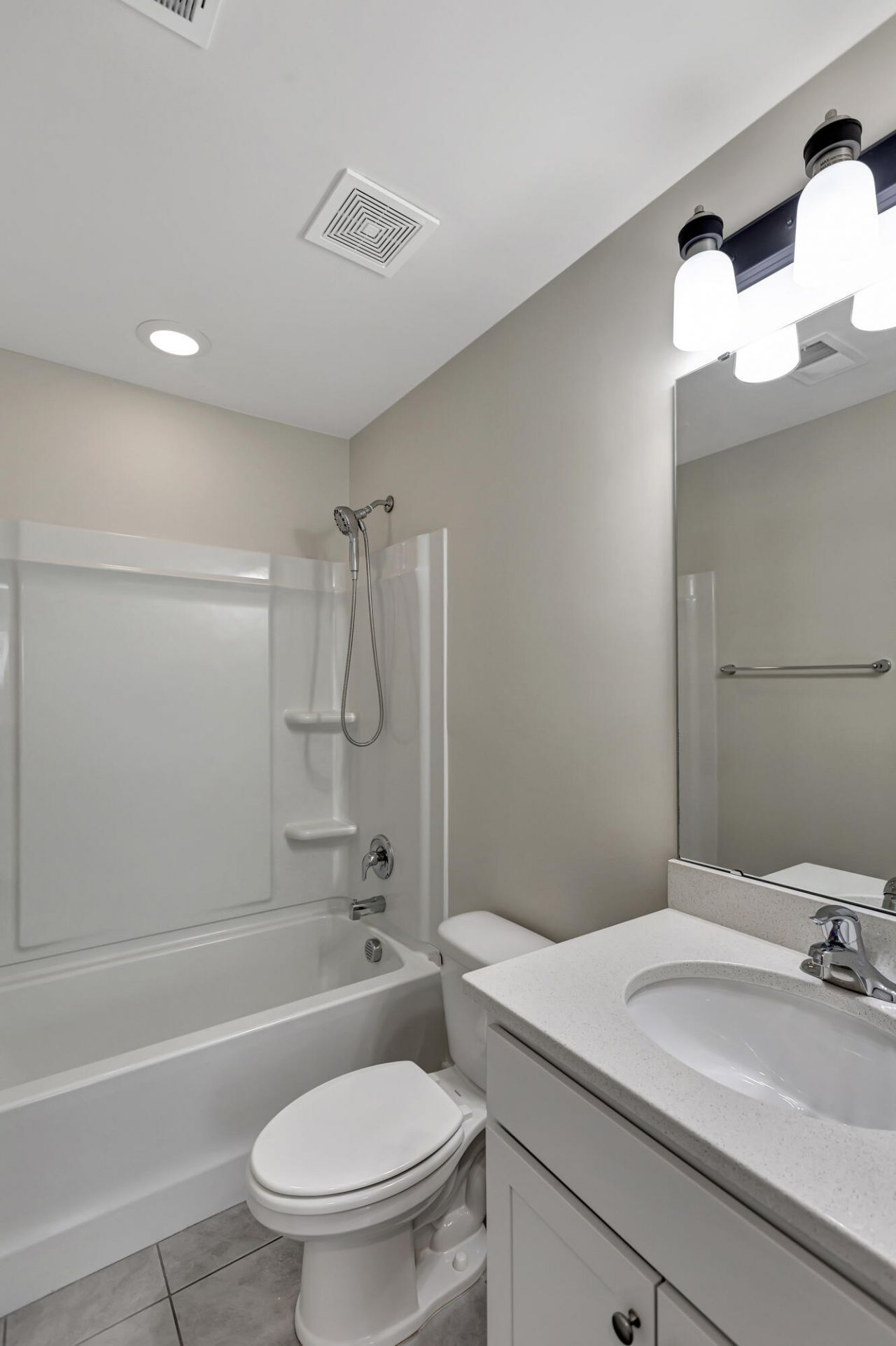 7811 Park Gate Drive Photo 18