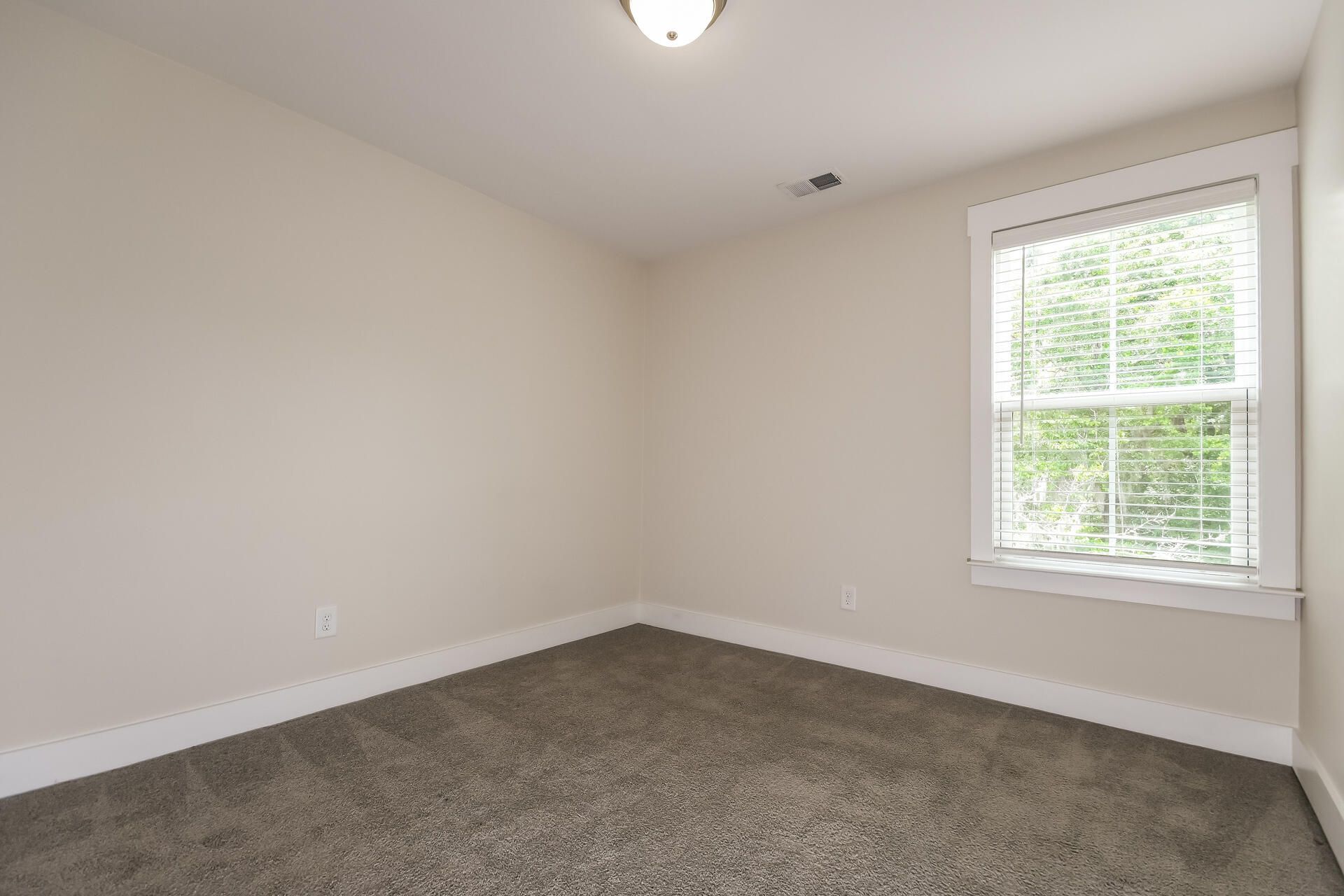 7811 Park Gate Drive Photo 20