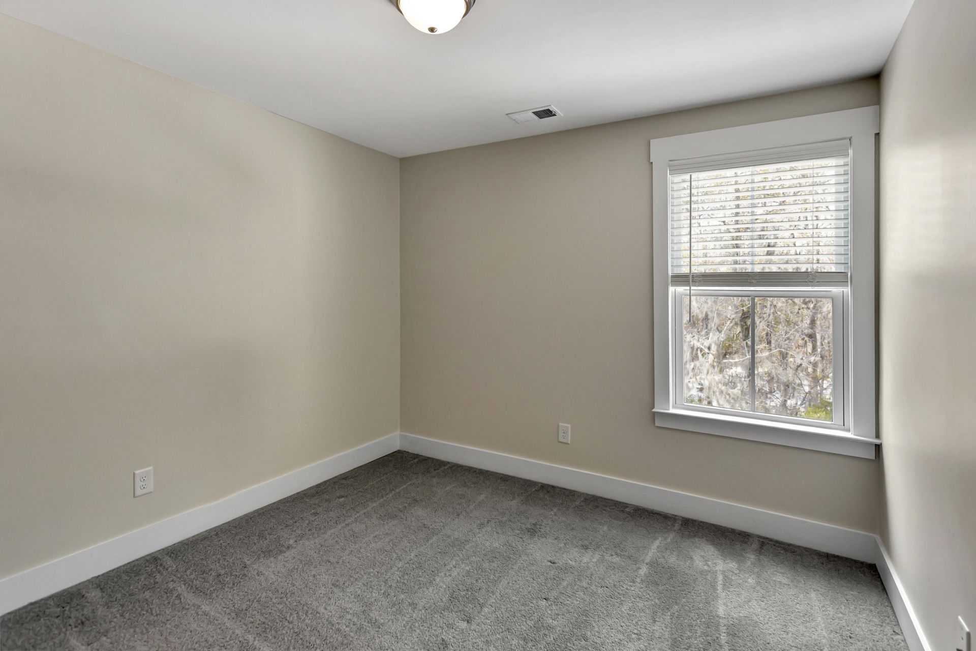 7811 Park Gate Drive Photo 20