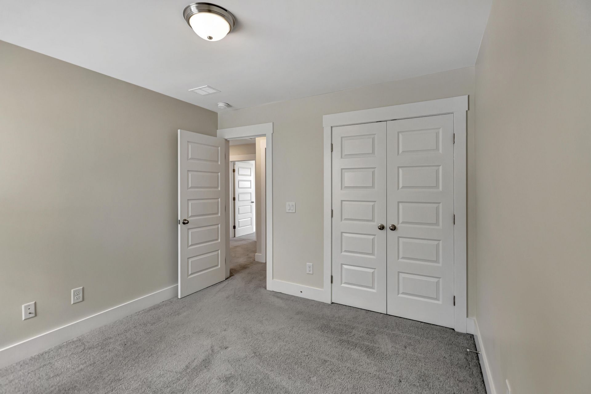 7811 Park Gate Drive Photo 21