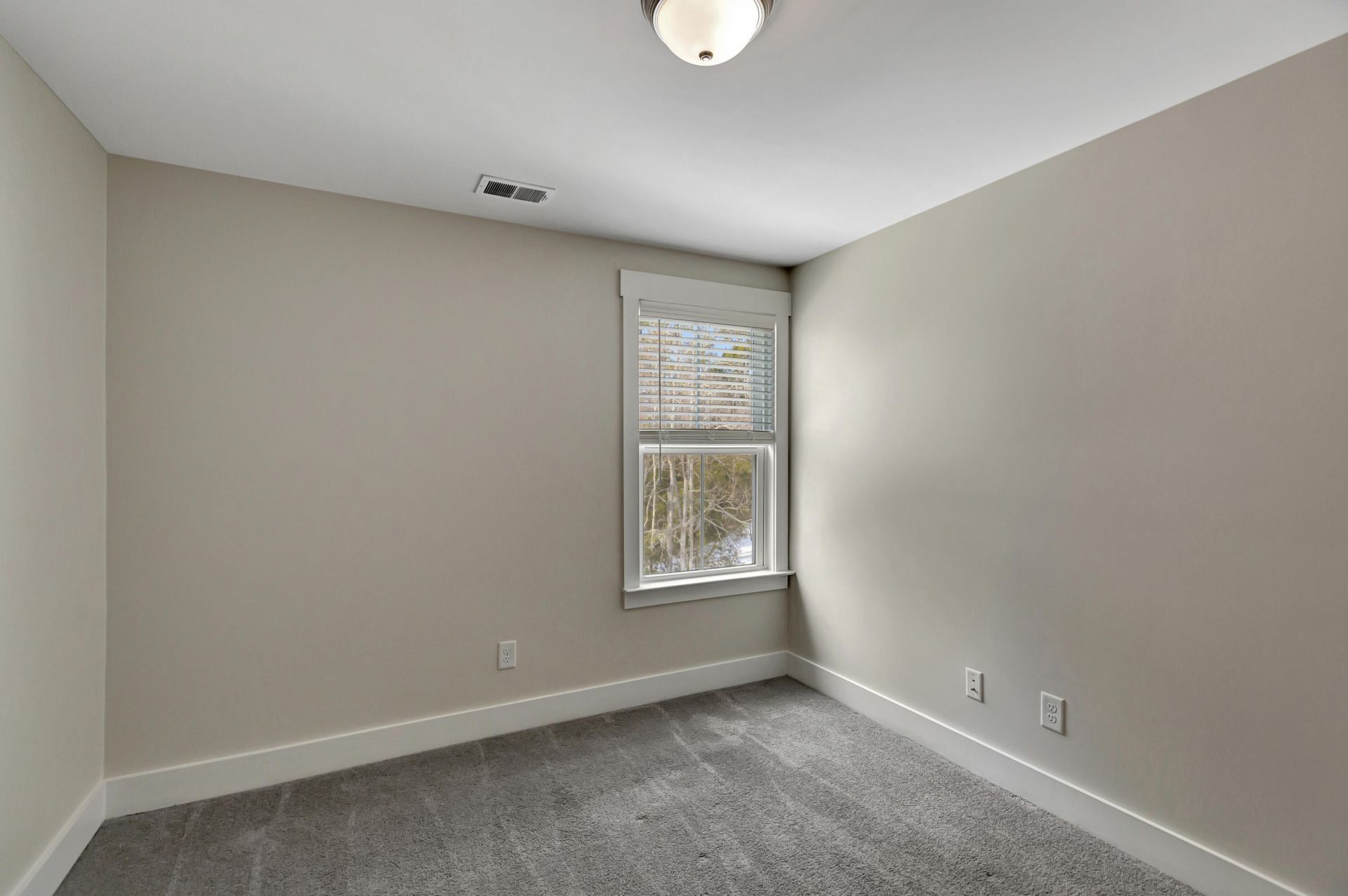 7811 Park Gate Drive Photo 22