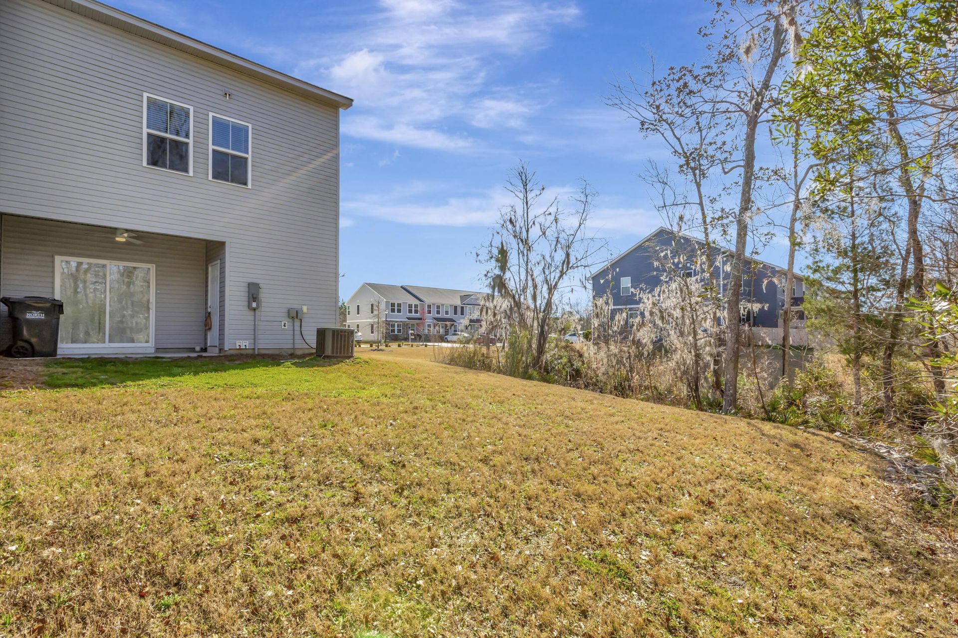 7811 Park Gate Drive Photo 4